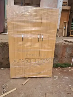 4 Ft Wardrobe With 2 Drawers and Shatters