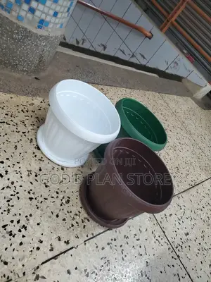 M Size Plastic Flower Pots Flower Pots