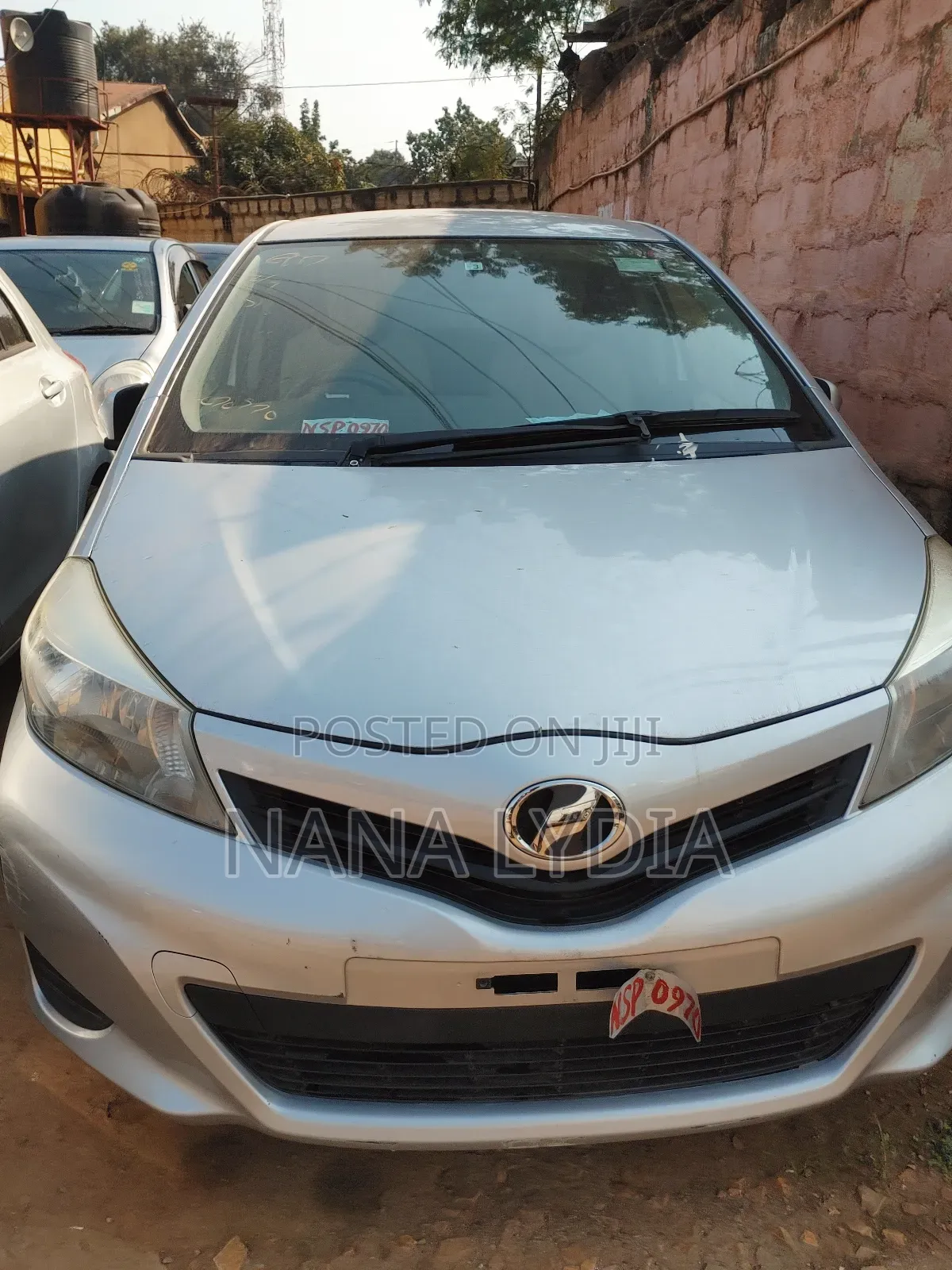 Toyota Vitz 2011 Silver