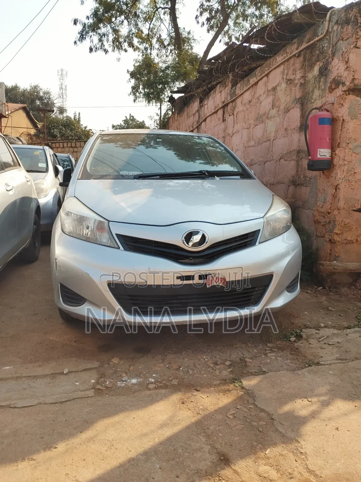 Toyota Vitz 2011 Silver