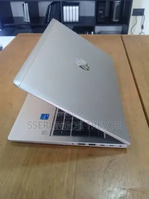Laptop HP ProBook 430 G8 16GB Intel Core I5 SSHD+SSD 256GB