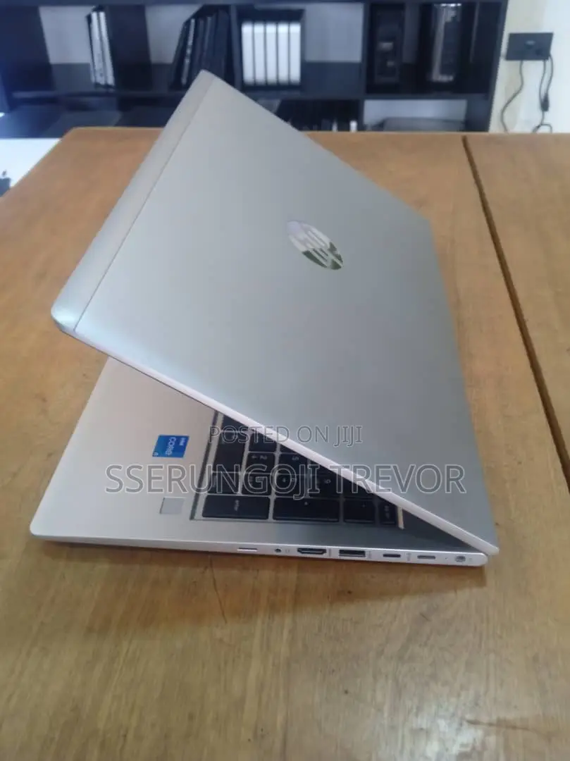 Laptop HP ProBook 430 G8 16GB Intel Core I5 SSHD+SSD 256GB