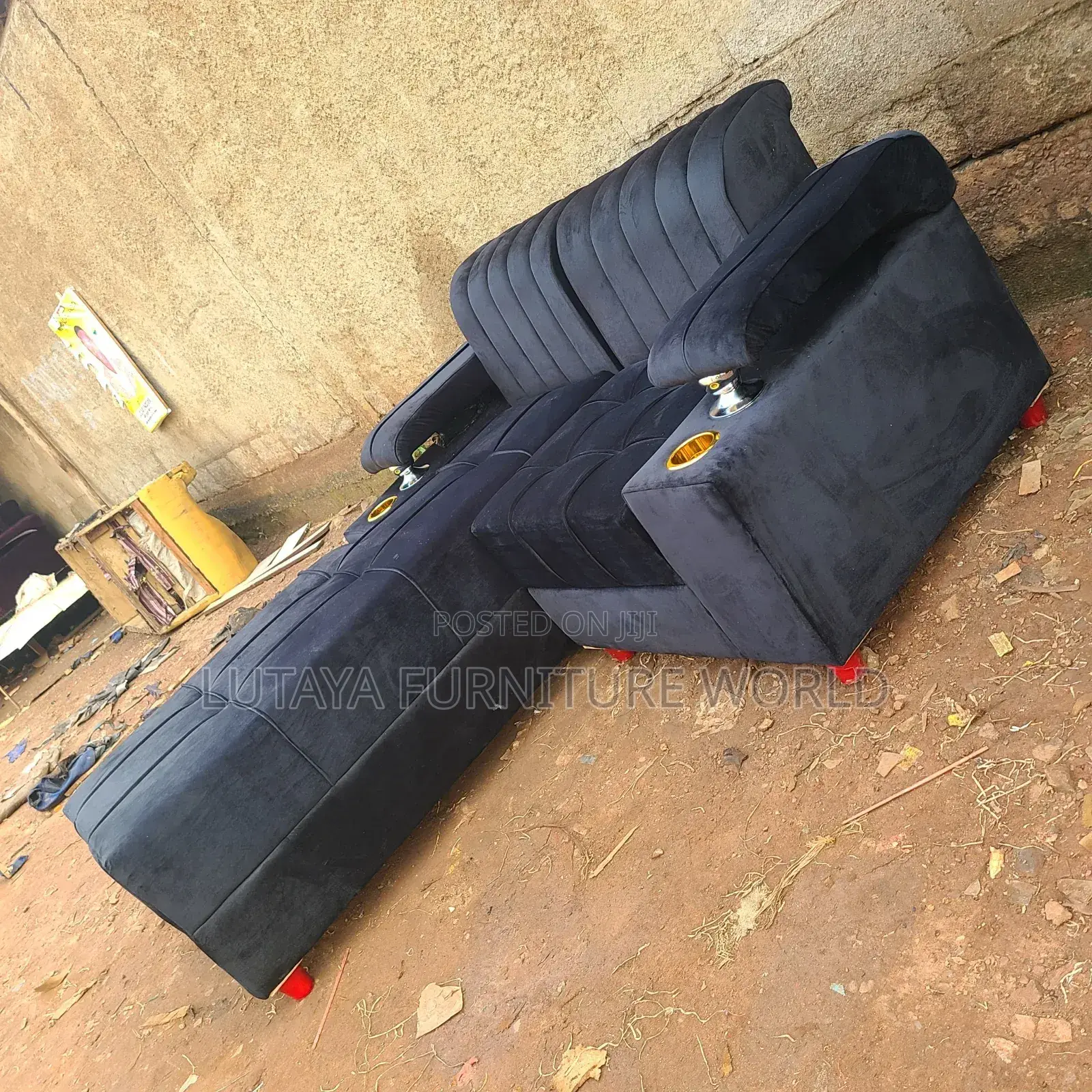 Min L Sofas for Sale in Black Color