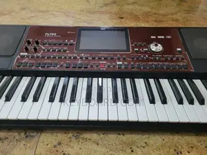 Korg Pa 700