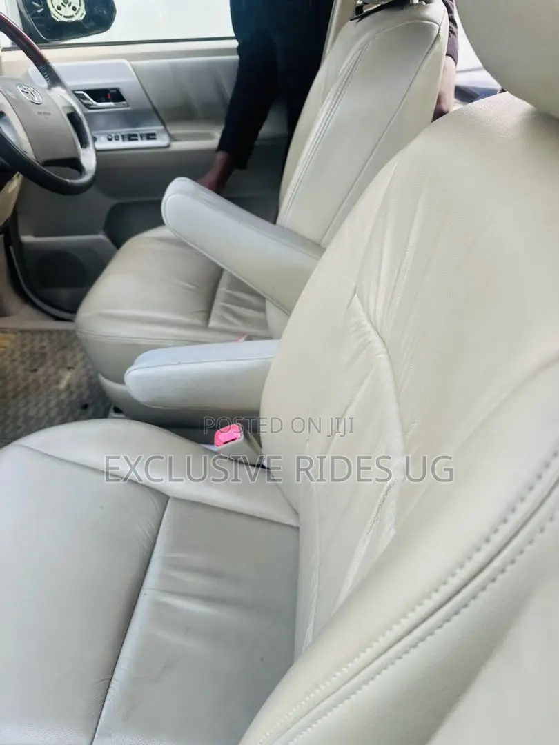 Toyota Noah 2013 White