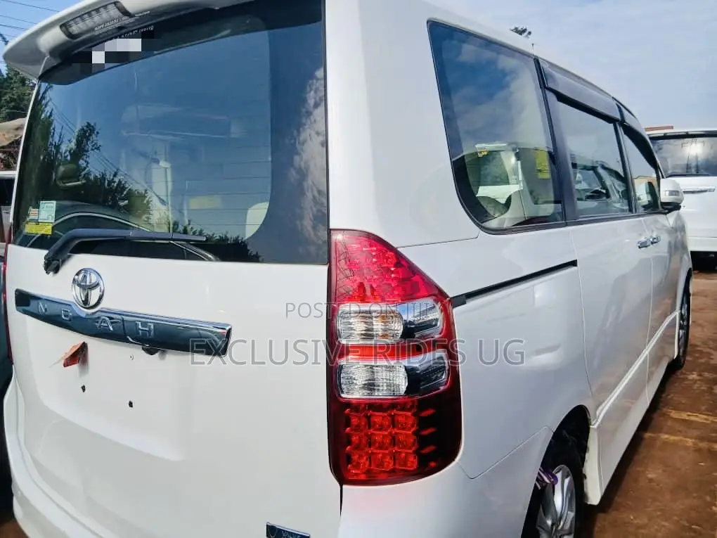 Toyota Noah 2013 White