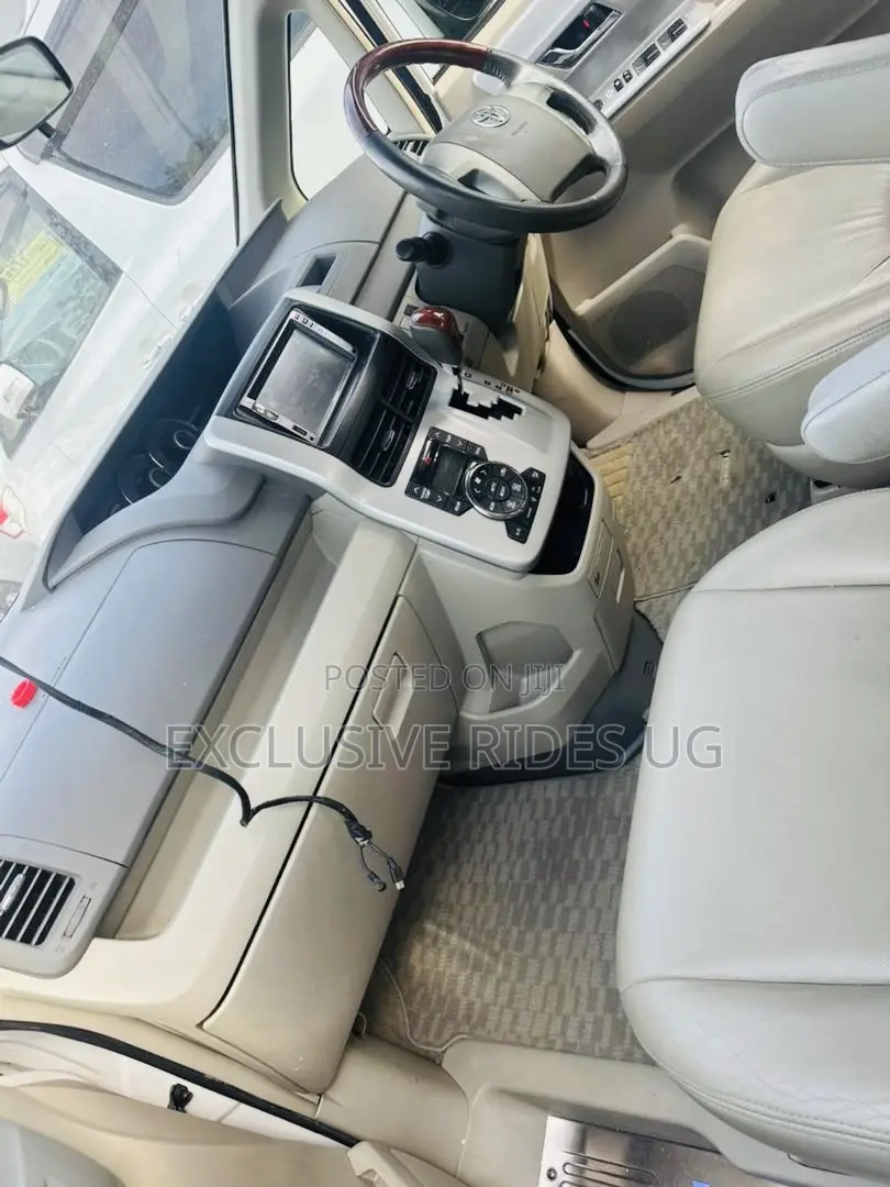 Toyota Noah 2013 White