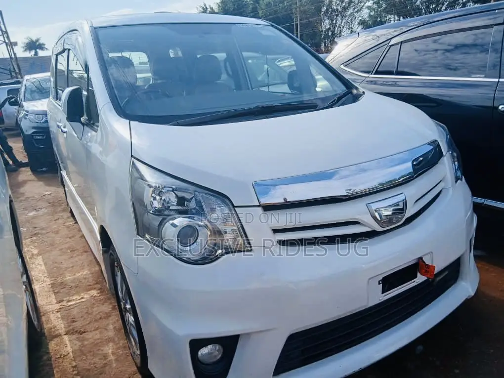 Toyota Noah 2013 White