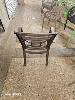 Arm Rest Plastic Chairs