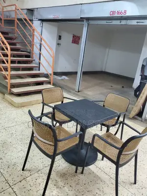 Simple Restaurant Plastic Chairs and Table Set