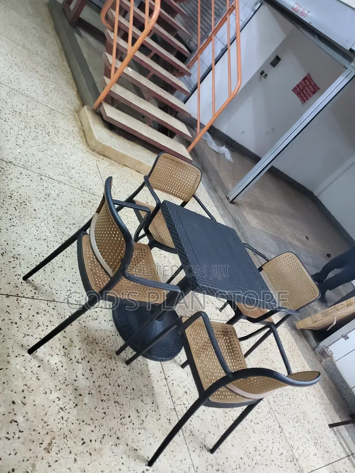 Simple Restaurant Plastic Chairs and Table Set