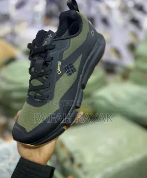 Men’S Black/Green Columbia Montrail Gore-tex Hiking Sneakers