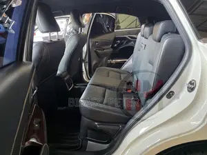 Toyota Harrier 2.0 2016 White