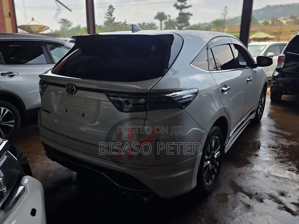 Toyota Harrier 2.0 2016 White