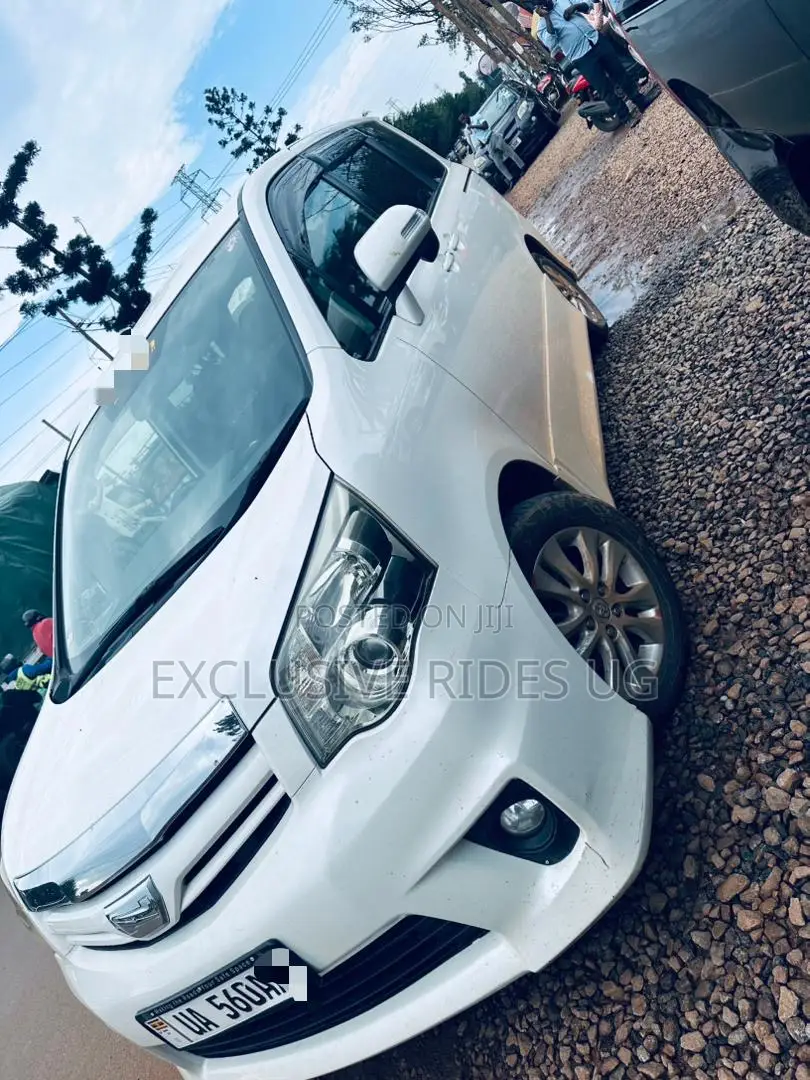 Toyota Noah 2011 White