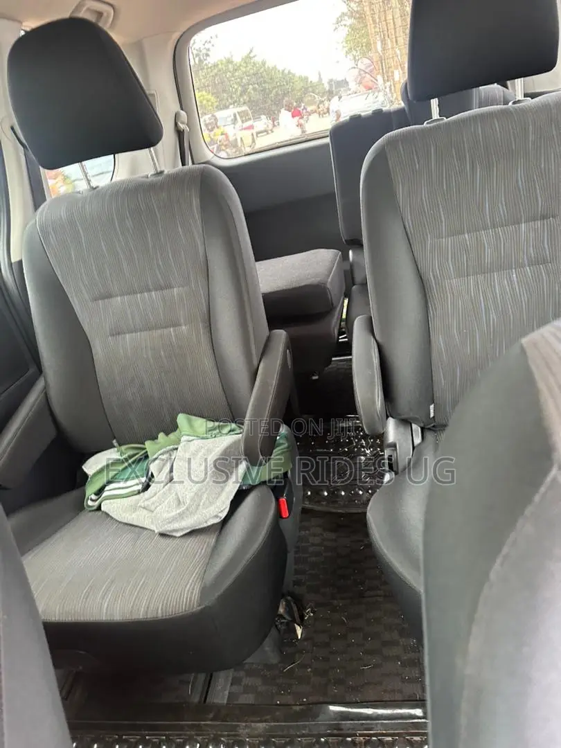 Toyota Noah 2011 White