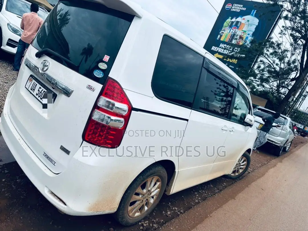Toyota Noah 2011 White