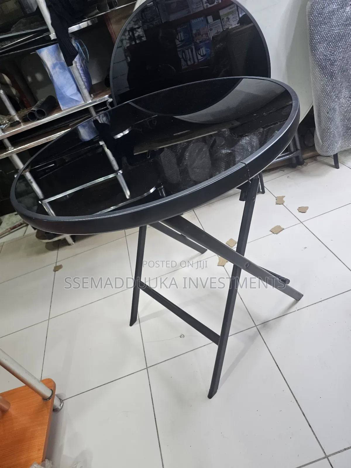 70 × 70 Foldable Glass Dinning Table
