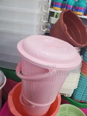 Pinch Plastic Buckets 20litres With a Lid