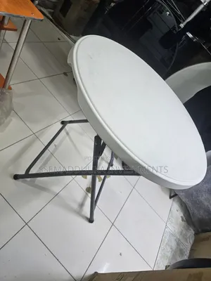 80 × 80 Foldable Plastic Dinning Table