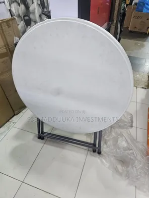 80 × 80 Foldable Plastic Dinning Table