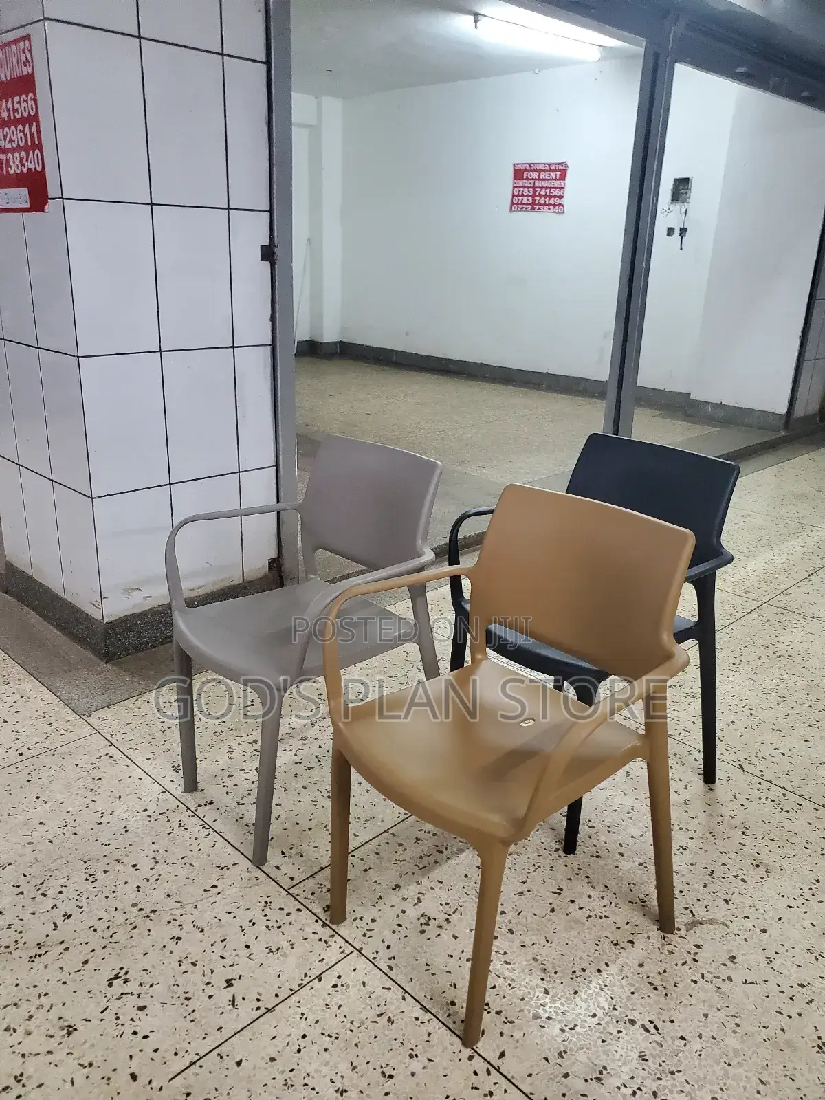 Outdoor/Indoor Armed Stacking Plastic Chairs
