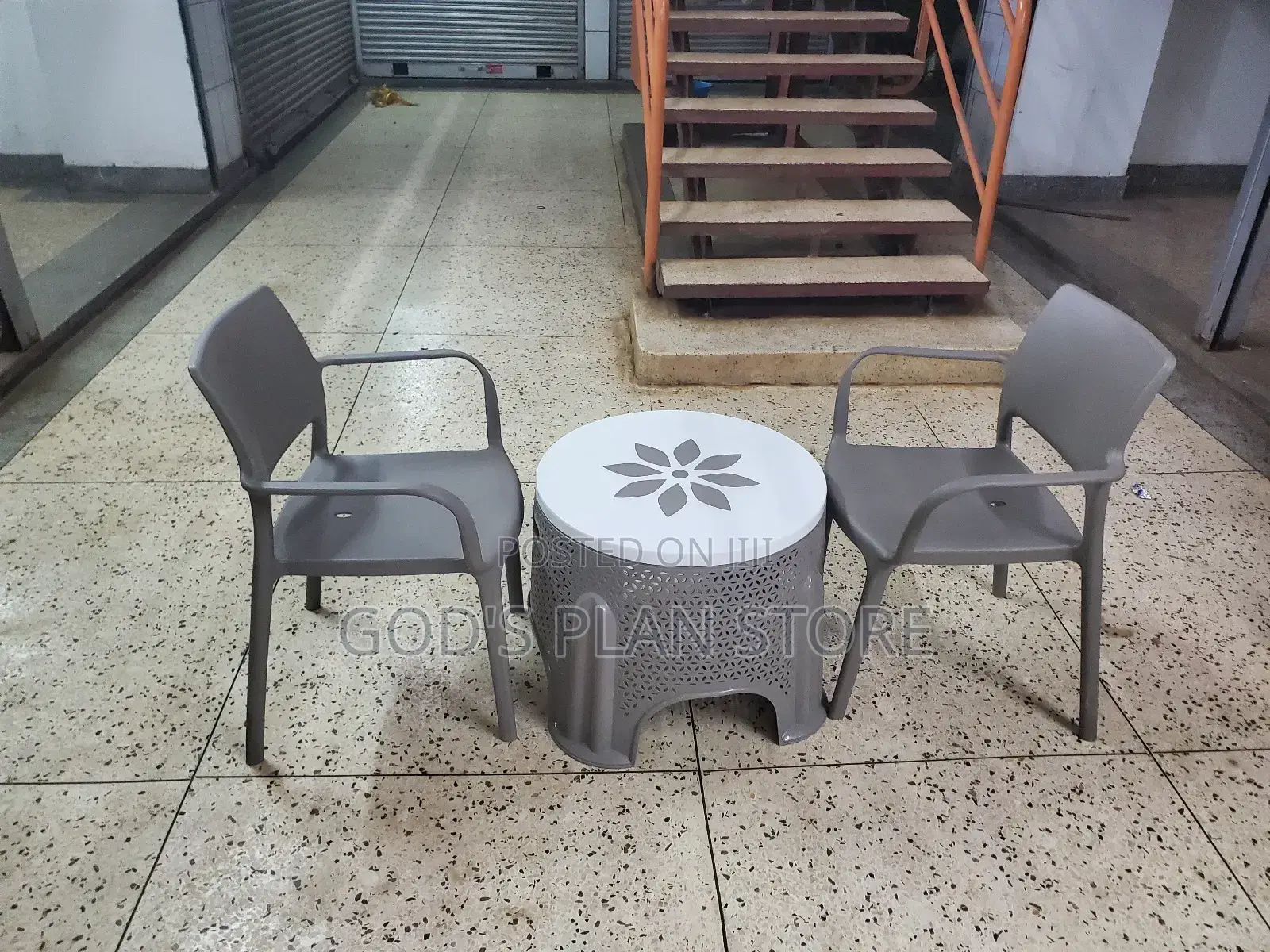 Zz2501 Plastic Table and Chairs (Gray)