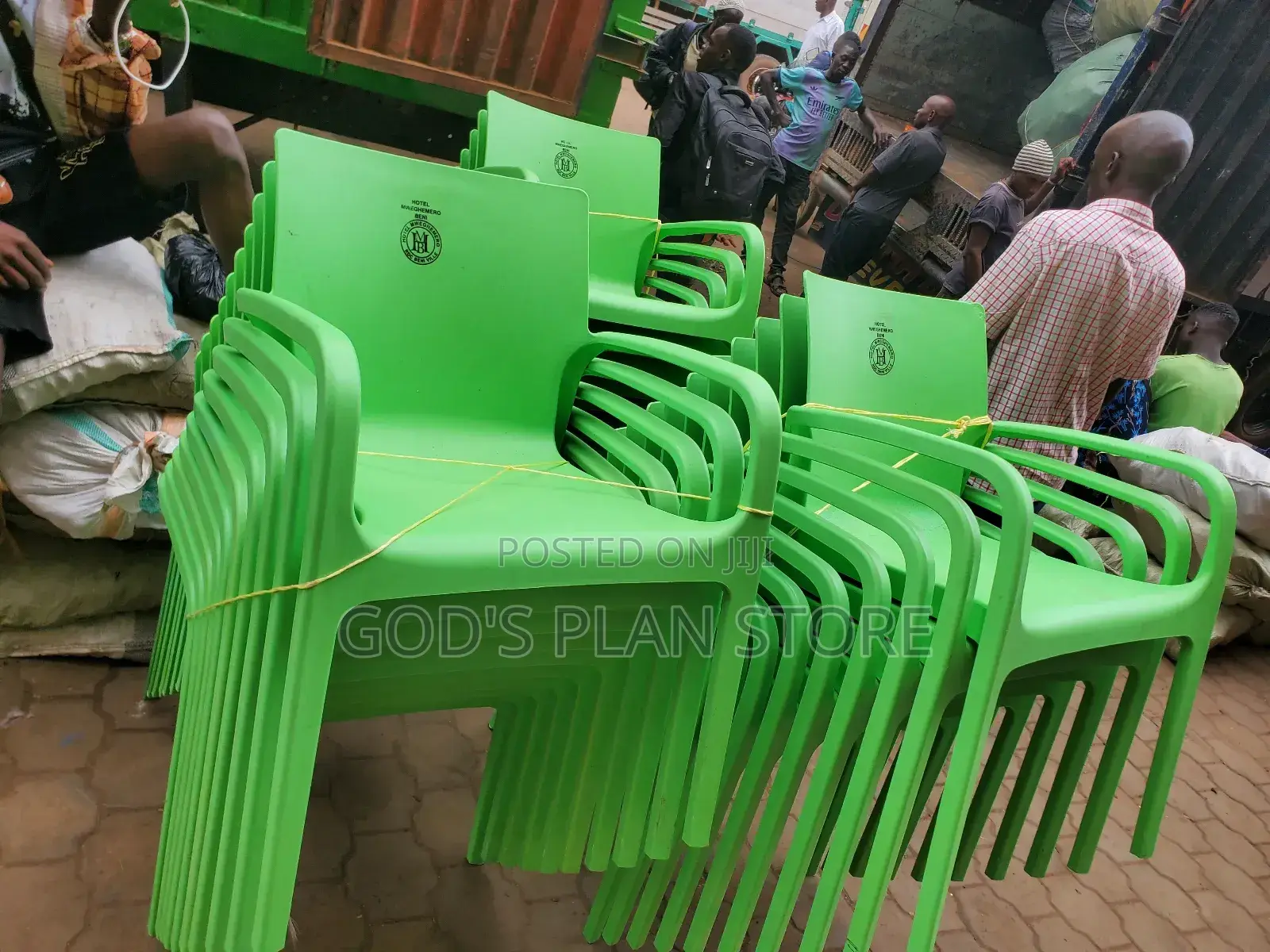 Every Size Restaurant Plastic Chairs