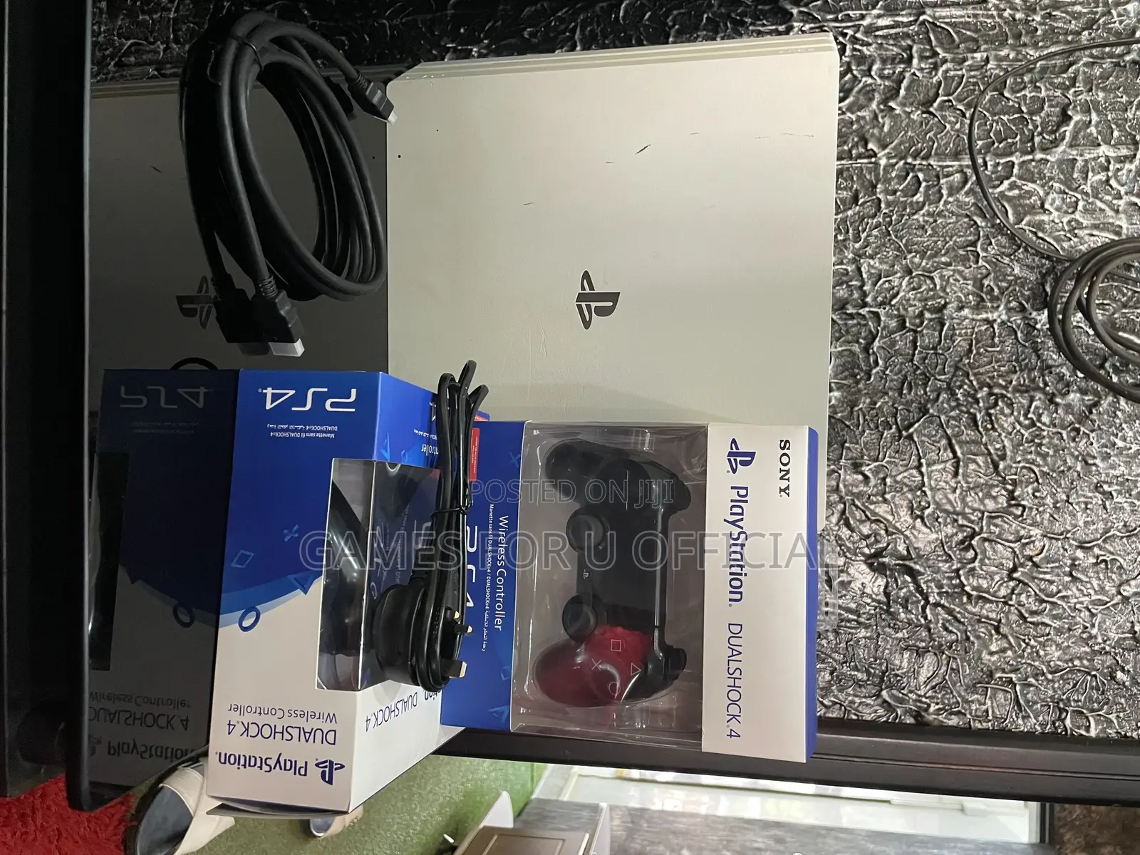 2 Controllers,Ps4 Pro Console White Uk Used*