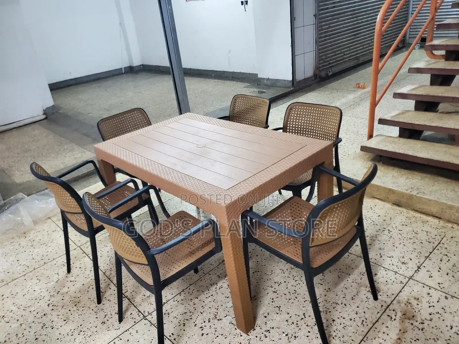 Wholesale Plastic Chairs and Table for Restaurant and Hotel