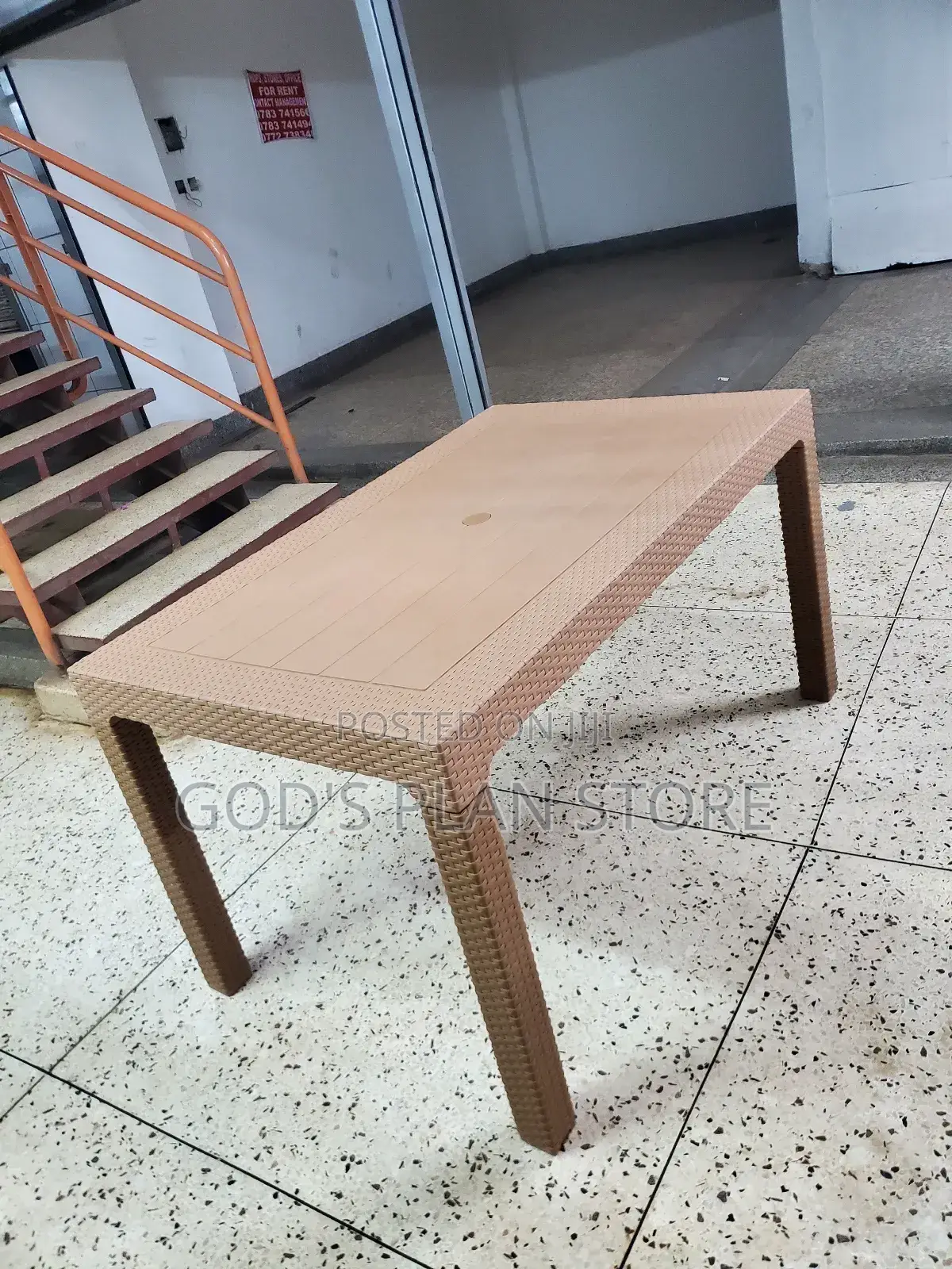 Worldly Restaurant/Bar/Hotel and Office Plastic Table