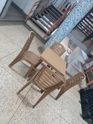 Outdoor Nordic Plastic Table and 4 Chairs