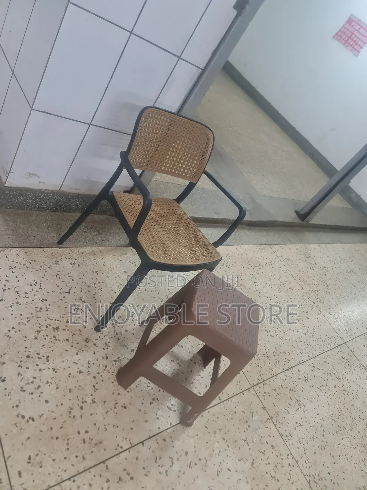 Simple Plastic Coffee Table and Chair