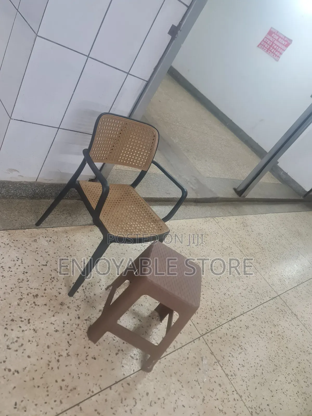Simple Plastic Coffee Table and Chair
