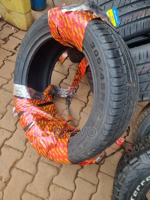 305/45r22 Tires for Range Rover.