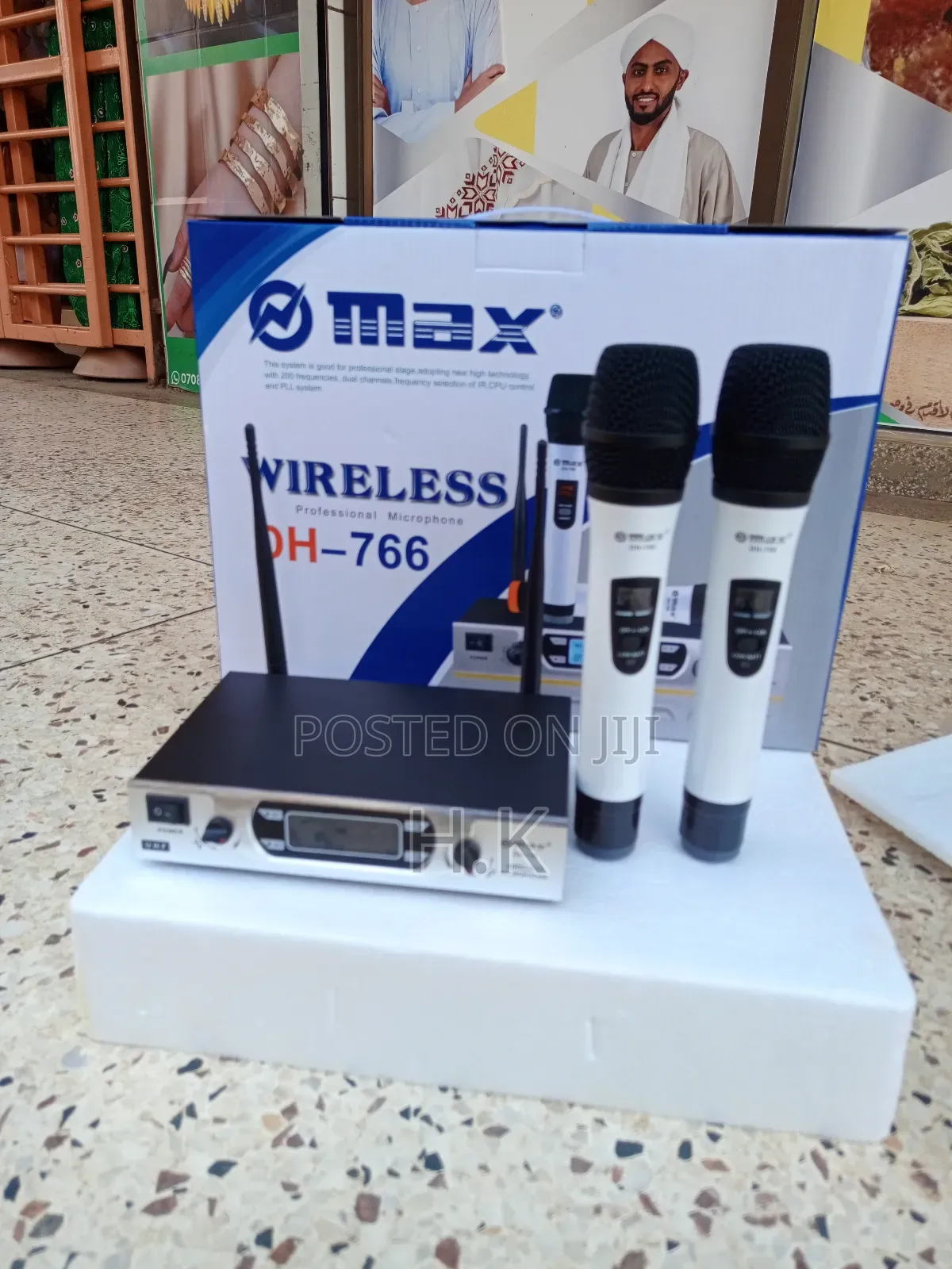 Professional Uhf Dual-Channel Wireless Microphone System.