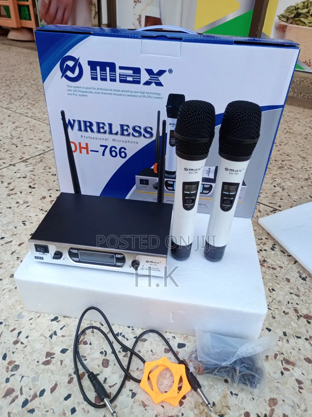 Professional Uhf Dual-Channel Wireless Microphone System.