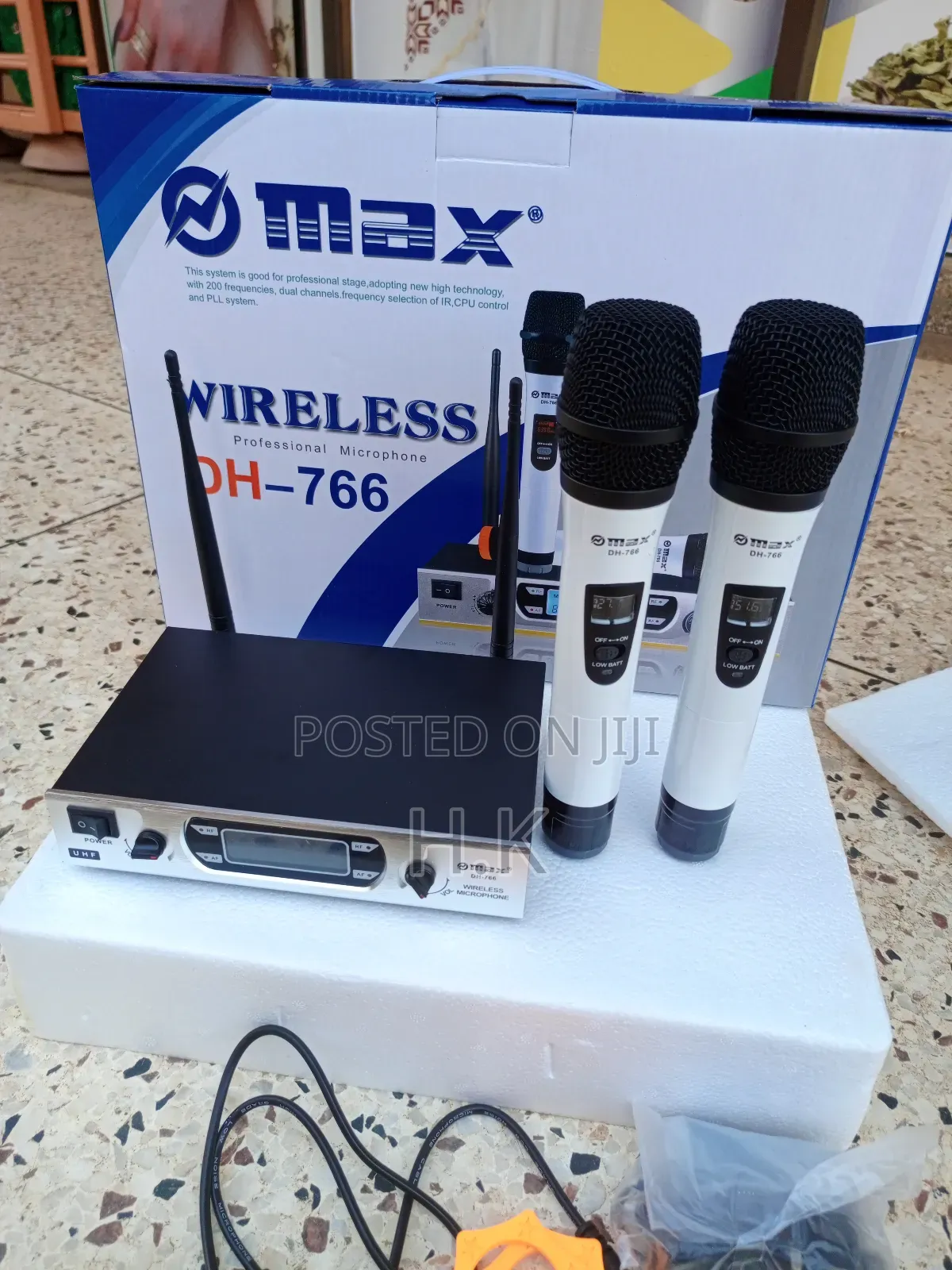 Professional Uhf Dual-Channel Wireless Microphone System.