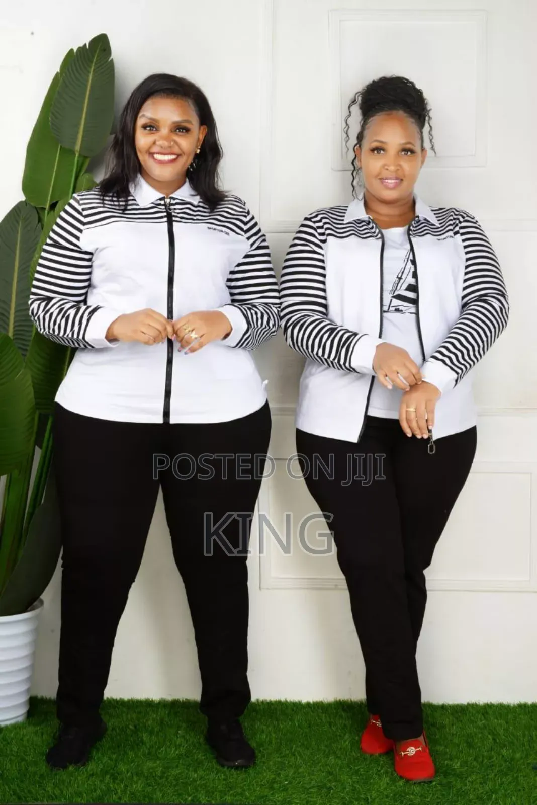 On -Trendy Ladies Two-Piece Tracksuit