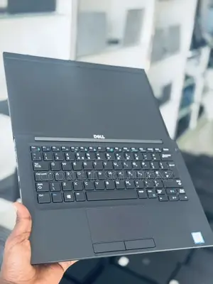 Laptop Dell Latitude 7390 8GB Intel Core I5 SSHD (Hybrid) 256GB