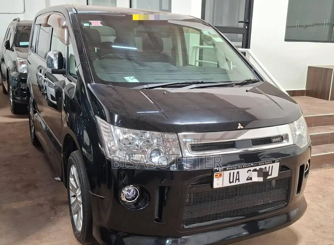 Mitsubishi Delica 2011 Black