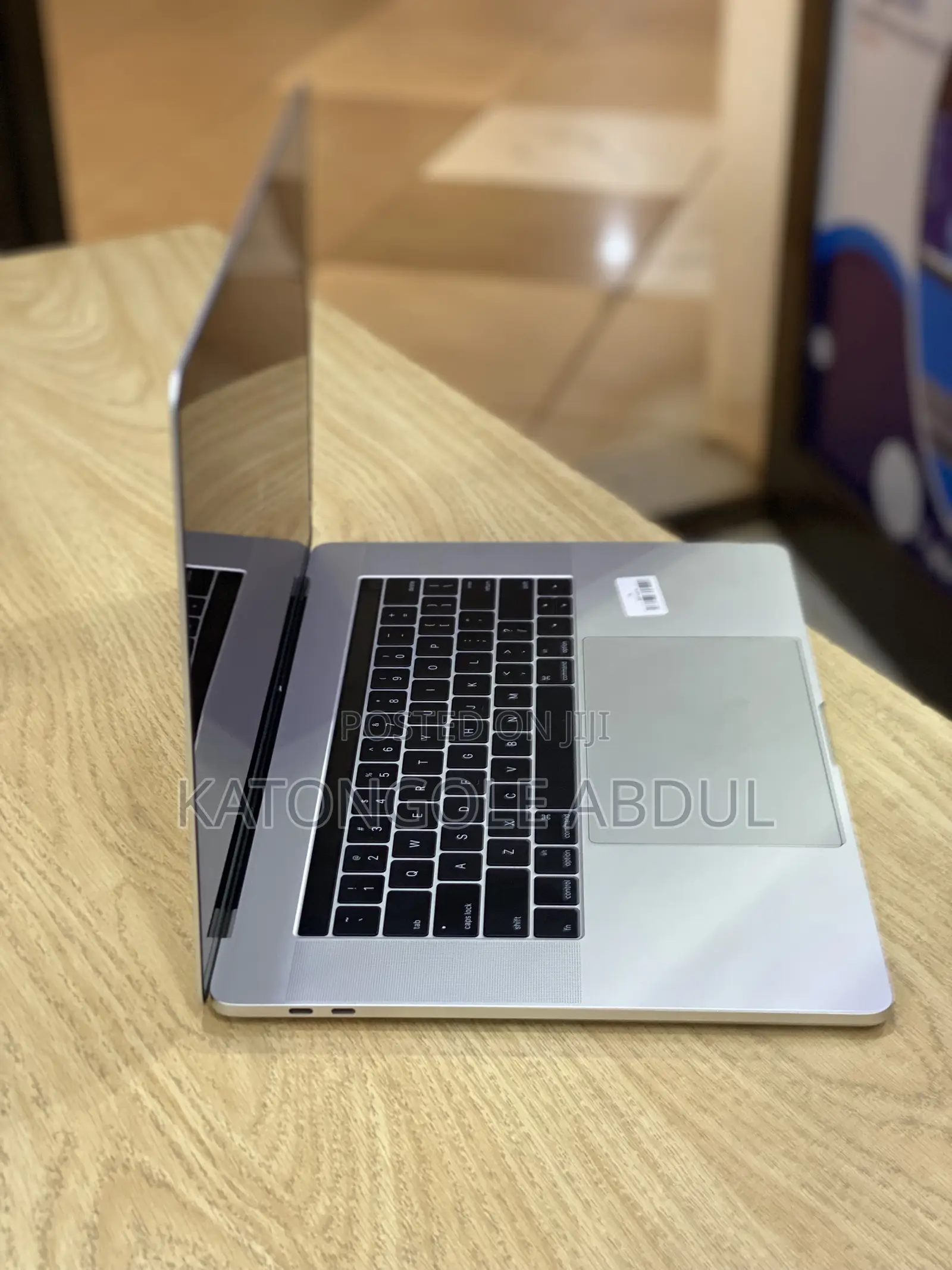 New Laptop Apple MacBook Pro 2017 16GB Intel Core I7 SSD 256GB