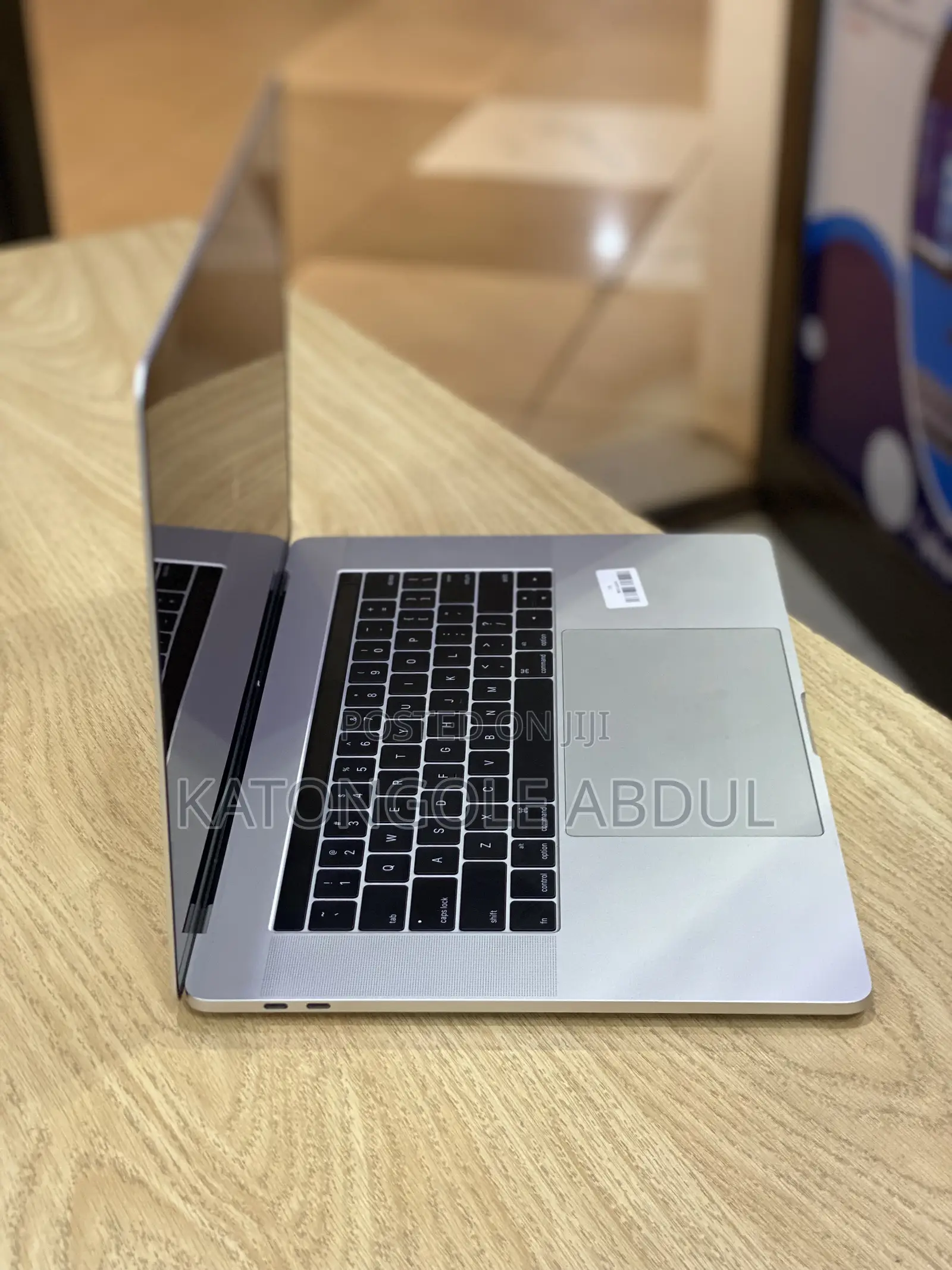 New Laptop Apple MacBook Pro 2017 16GB Intel Core I7 SSD 256GB
