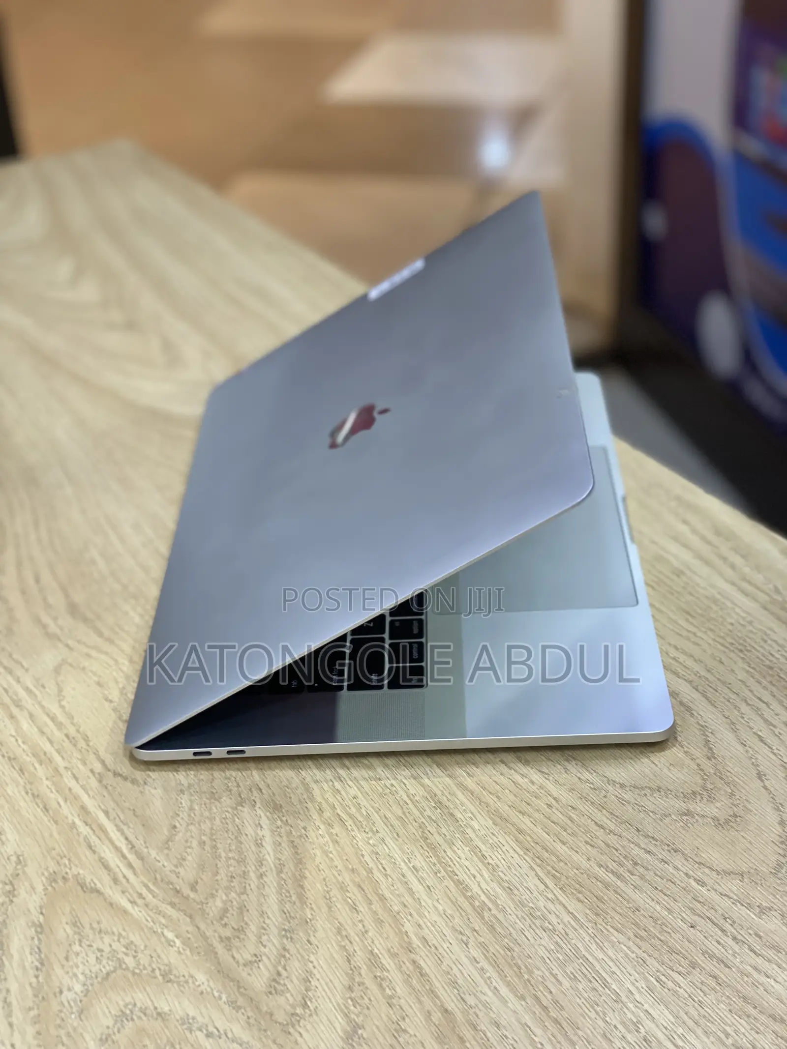 New Laptop Apple MacBook Pro 2017 16GB Intel Core I7 SSD 256GB