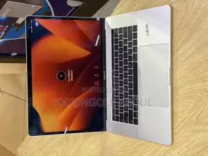 New Laptop Apple MacBook Pro 2017 16GB Intel Core I7 SSD 256GB