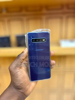 New Samsung Galaxy S10 128 GB Blue