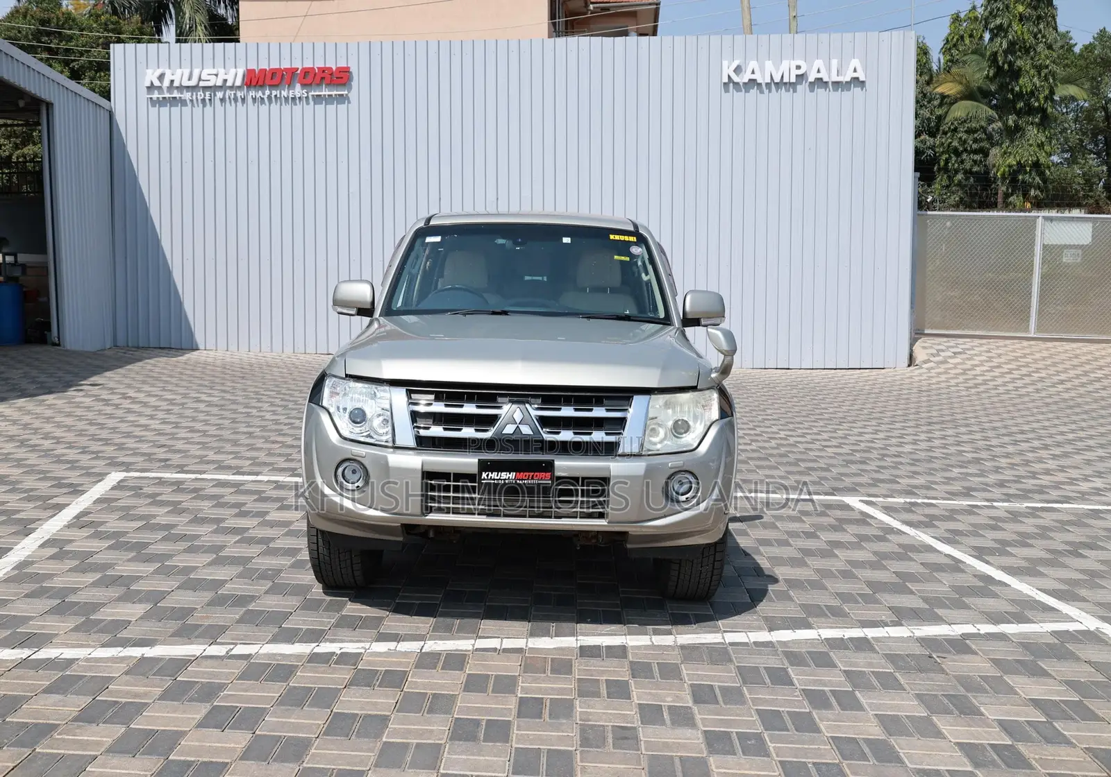 Mitsubishi Pajero 2012 Beige