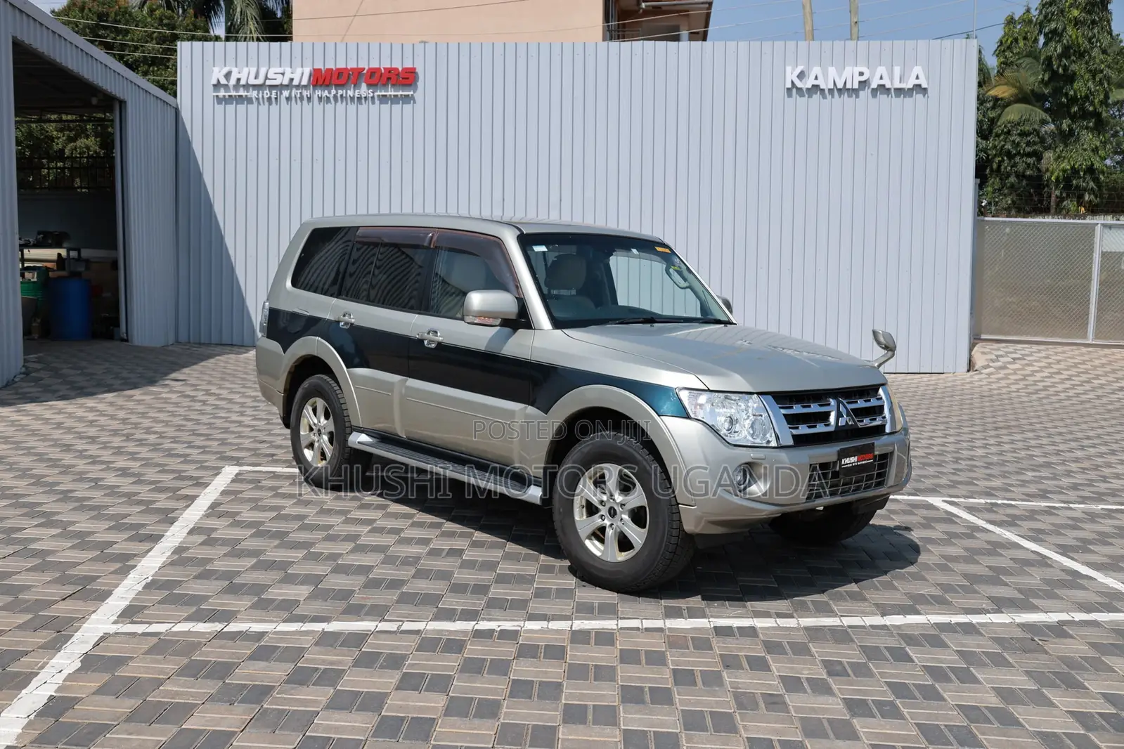 Mitsubishi Pajero 2012 Beige