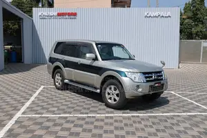 Mitsubishi Pajero 2012 Beige
