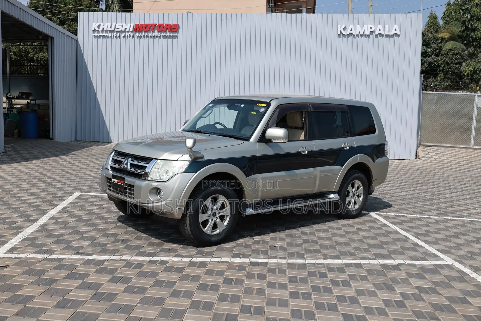 Mitsubishi Pajero 2012 Beige